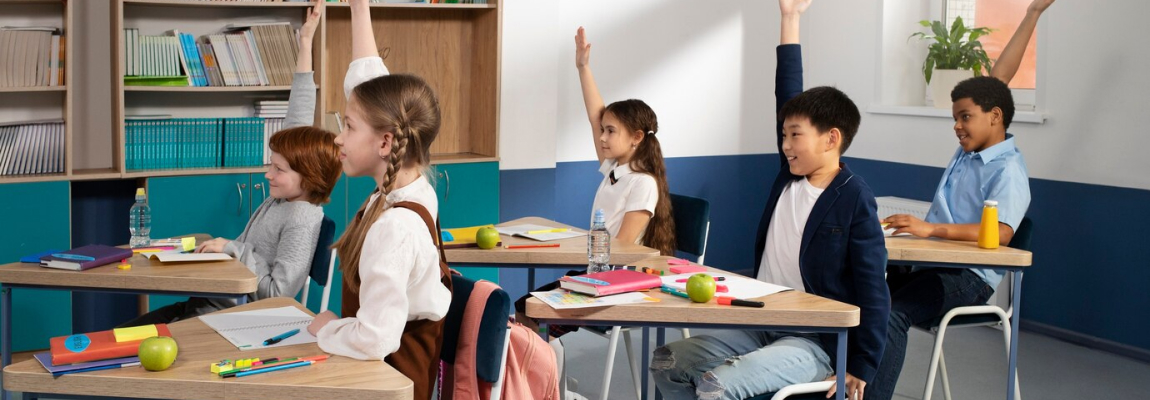 كل طالب له طريقته… وإحنا بنمشي معاه 🧭📘